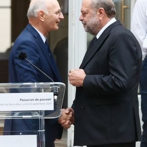 Eric Dupond-Moretti, ancien ministre de la Justice, garde des sceaux, Didier Migaud, ministre de la Justice lors de la passation de pouvoir au ministère de la Justice après la mise en place du gouvernement Barnier à Paris le 23 septembre 2024.

© Christophe Clovis / Bestimage