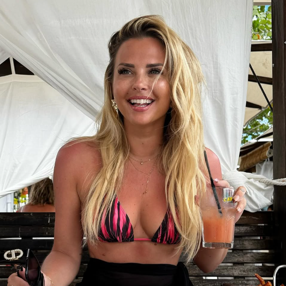 Elle s'est envolée pour la Martinique

Kelly Vedovelli en vacances