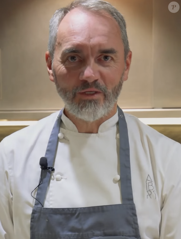 Cette collaboration possède une symbolique forte puisque les liens entre le chef isérois et la maison Glénat remontent à 2007, année de la publication de son tout premier livre de cuisine.

Christophe Aribert dans une vidéo sur Instagram.