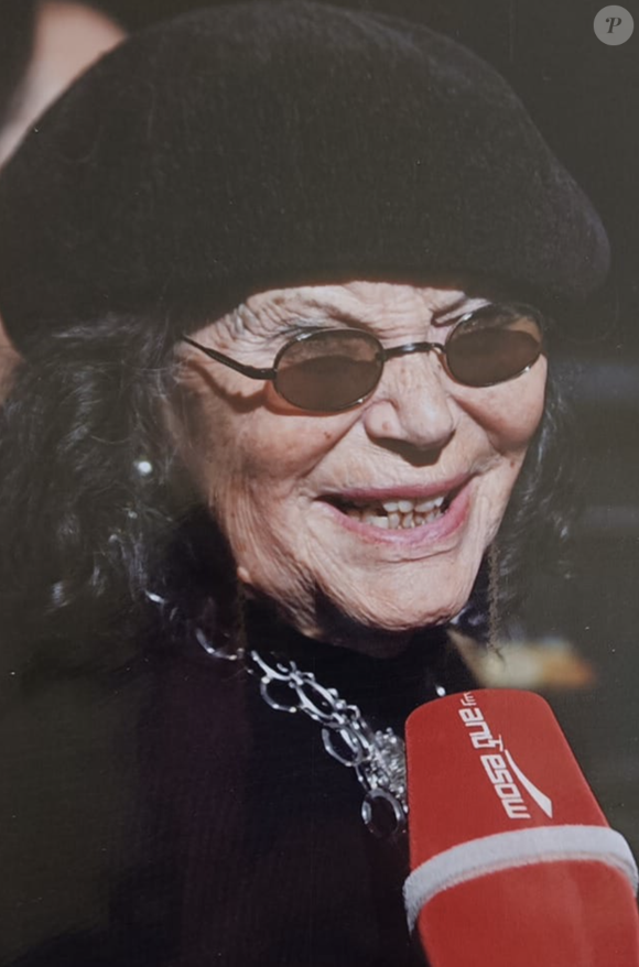 Claudia Cardinale et sa fille Claudia Squitieri vivent ensemble à Nemours dans une maison historique devenue un lieu culturel, une résidence d'artiste, qui abrite aussi un restaurant et des gîtes.