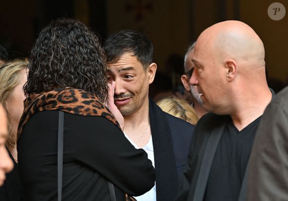 Julie et Christophe Mercy, Steevy Boulay - Sorties des obsèques de Loana Petrucciani dans la cathédrale Sainte-Réparate à Nice le 10 avril 2026. L'ancienne star de téléréalité a été retrouvée morte dans son appartement niçois par les autorités, le 25 mars dernier. © Bruno Bebert/Bestimage