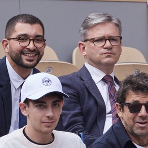 Jean-Charles Tréhan, Patrick Bruel et son fils - Célébrités dans les tribunes des Internationaux de France de tennis de Roland Garros 2024 à Paris. Le 5 juin 2024
© Moreau-Jacovides / Bestimage