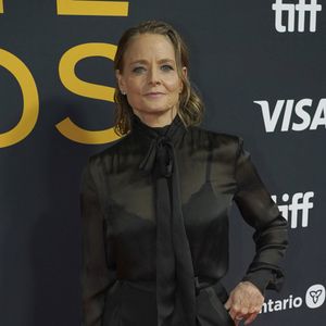 Dès le plus jeune âge, elle a appris la langue française et la parle très bien aujourd'hui.

Jodie Foster au photocall des Tributes Awards lors de la 50ème édition du Festival International du Film de Toronto (TIFF) le 7 septembre 2025. Photo par Agence / Bestimage