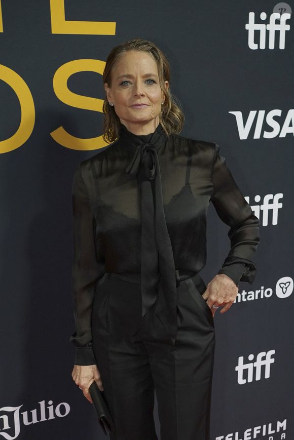 Dès le plus jeune âge, elle a appris la langue française et la parle très bien aujourd'hui.

Jodie Foster au photocall des Tributes Awards lors de la 50ème édition du Festival International du Film de Toronto (TIFF) le 7 septembre 2025. Photo par Agence / Bestimage