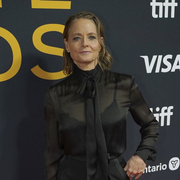 Dès le plus jeune âge, elle a appris la langue française et la parle très bien aujourd'hui.

Jodie Foster au photocall des Tributes Awards lors de la 50ème édition du Festival International du Film de Toronto (TIFF) le 7 septembre 2025. Photo par Agence / Bestimage