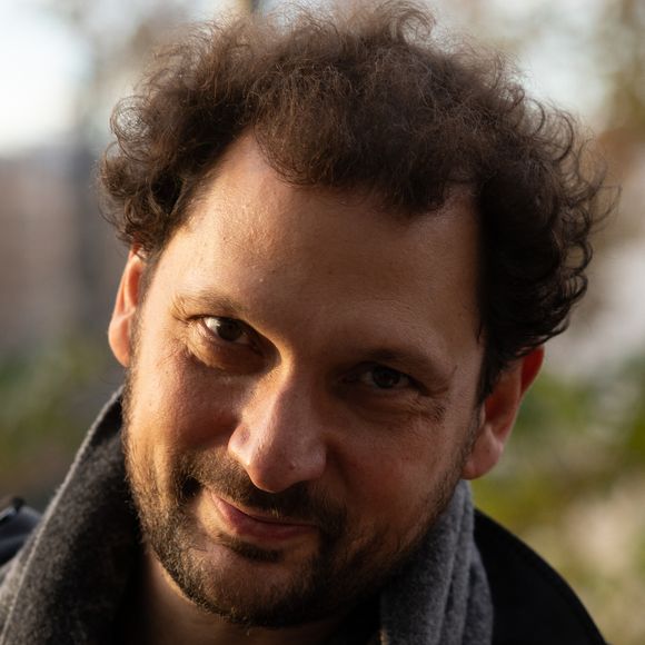 Exclusif - Eric Antoine - Les célébrités arrivent à l'enregistrement de l'émission "Vivement Dimanche" aux studios Rive Gauche à Paris, diffusée le 21 décembre 2025 sur France 3.
© Julien Sarkissian / Bestimage