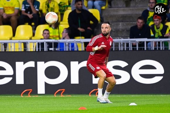 Mathieu Valbuena ( 28 - Olympiakos ) - Echauffement - - Match d'Europa Ligue 2022 "Nantes - Olympiakos (2-1)" au stade de la Beaujoire, le 8 septembre 2022.