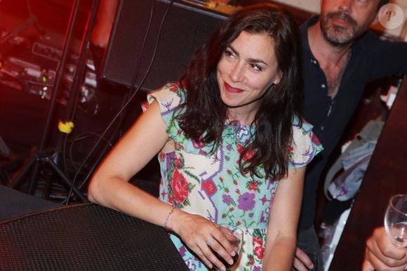 Ensemble, ils ont un fils, Nino, qui vient de fêter ses 10 ans...

Olivia Ruiz participe à la soirée "L'Ete Litteraire & Musical" aux Deux Magots le 27 juin 2022 à Paris, France. Photo par Jerome Domine/ABACAPRESS.COM