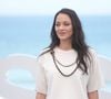 "J'ai l'intime conviction que l'arrivée au pouvoir des extrêmes dans notre pays est impossible. Je pense qu'on est plus ouverts que ça", a-t-elle ajouté.

Marion Cotillard - Photocall du film "7 h 40 ce matin-là" au 74ème Festival du Film de Saint-Sébastien (San Sebastian), le 24 septembre 2026. © Cordon / Bestimage