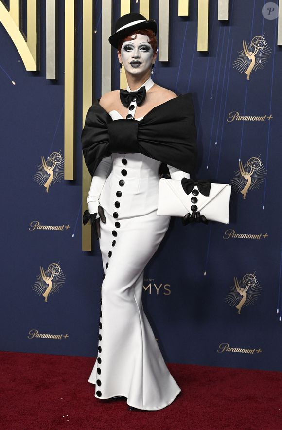 Suzie Toot de "RuPaul's Drag Race", arrive à la 77e cérémonie annuelle des Primetime Emmy Awards au Peacock Theater à Los Angeles le dimanche 14 septembre 2025. Photo by John McCoy/UPI/ABACAPRESS.COM