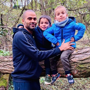 Il est papa de Josh et Liam, nés en 2014 et 2016

Tony Parker et ses deux fils, Liam et Josh.