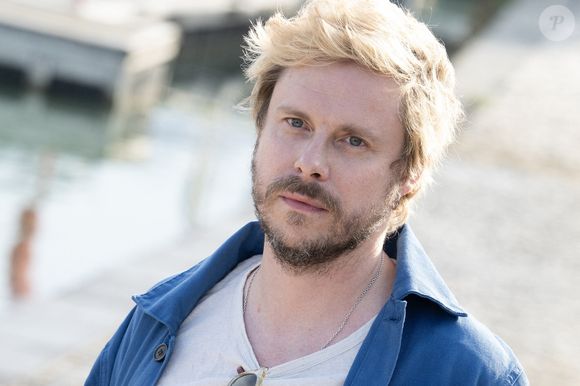 Jean-Baptiste Shelmerdine participe au photocall du Nouveau jour lors du 27ème Festival de la Fiction de La Rochelle le 19 septembre 2025 à La Rochelle, France.Photo by David NIVIERE/ABACAPRESS.COM