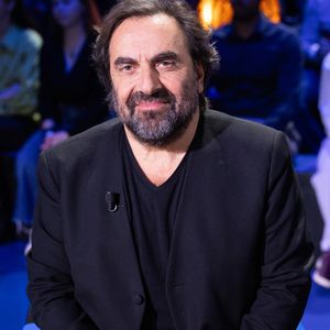 Exclusif - André Manoukian lors de l'enregistrement de l'émission "La Boîte à secrets", présentée par F.Bollaert et diffusée le 16 janvier 2026 sur France 3, dans les studios du Lendit à Saint-Denis, France, le 16 décembre 2025. © Cyril Moreau/Bestimage