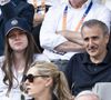 Elie Semoun et sa compagne Aude Fraineau (enceinte) en tribunes lors de la finale messieurs des Internationaux de France de Tennis de Roland Garros 2025 (jour 15), à Paris, France, le 8 juin 2025. © Cyril Moreau/Bestimage