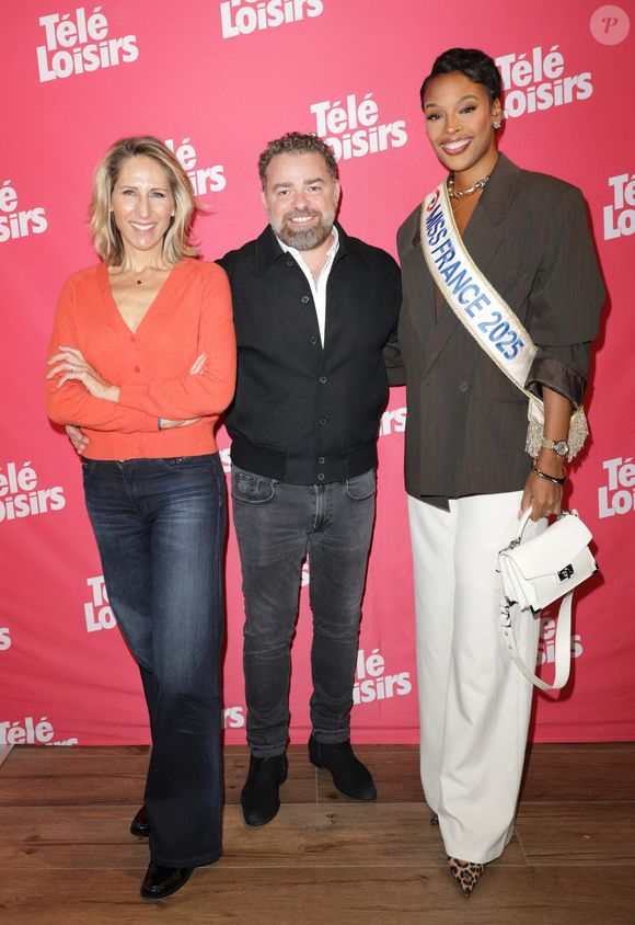 Maud Fontenoy, Julien Lamury et Angélique Angarni-Filopon (Miss France 2025) - Photocall de la soirée "Télé Loisirs Awards 2025" au Jardin d'Acclimatation à Paris le 23 septembre 2025. © Coadic Guirec/Bestimage