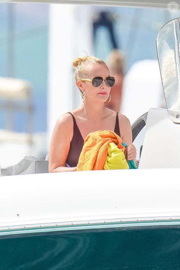Week-end tropézien pour Laeticia Hallyday, aperçue sous le soleil éclatant de la baie des Canoubiers le 15 juin 2025. 

Agence / Bestimage