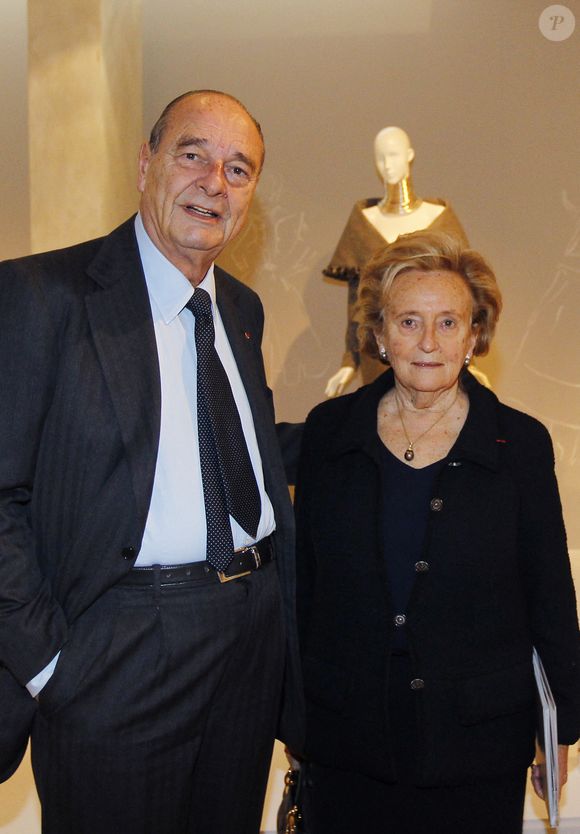 L'ancien président Jacques Chirac et son épouse Bernadette dévoilent l'exposition Christian Dior au musée Jacques Chirac, dans son village natal de Sarran, en France, le 20 mars 2010. Photo Patrick Bernard/Abaca