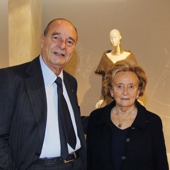 L'ancien président Jacques Chirac et son épouse Bernadette dévoilent l'exposition Christian Dior au musée Jacques Chirac, dans son village natal de Sarran, en France, le 20 mars 2010. Photo Patrick Bernard/Abaca
