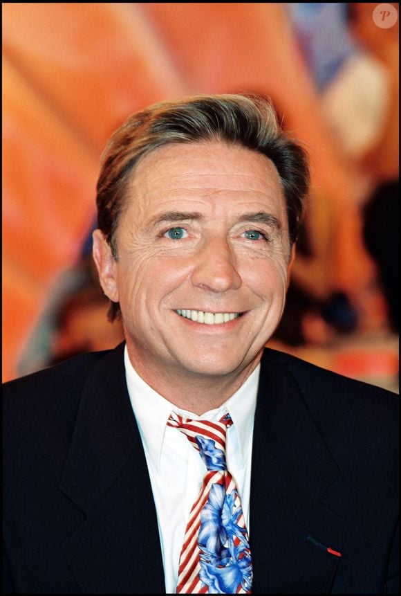 Pascal Sevran sur un plateau de télévision

COADIC GUIREC / BESTIMAGE