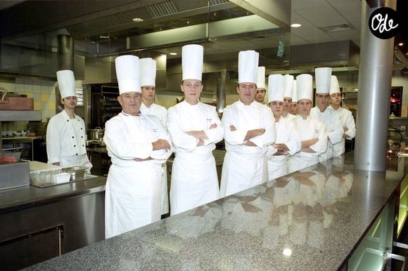 L’établissement avait fermé du 3 août au 4 septembre pour des travaux d’embellissement.

Archives - Paul Bocuse et son equipe dans une de ses brasseries a Lyon. le 2 décembre 2007.