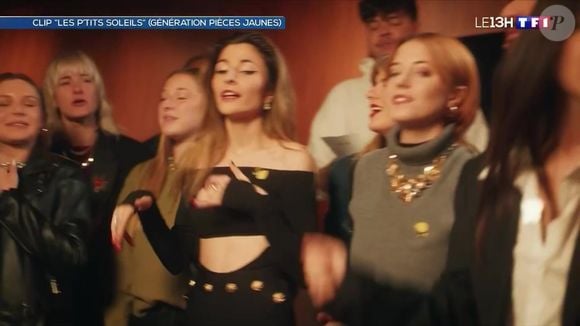 Certains viennent de "The Voice"
 L'hymne des Pièces Jaunes chantés par des artistes, dont des anciens de "The Voice" et de la "Star Academy"