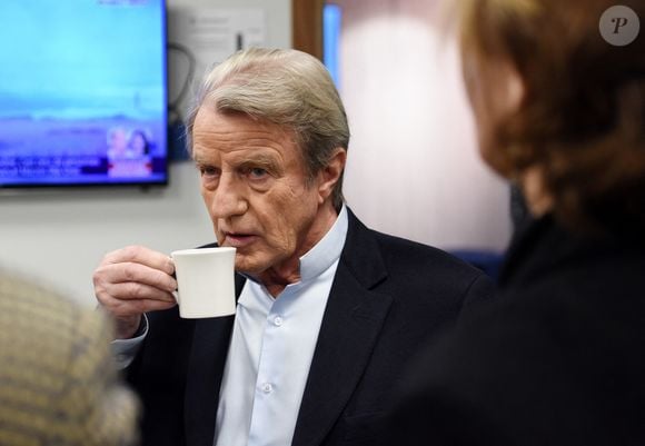 Bernard Kouchner est interviewé sur RMC/BFM TV à Paris, France, le 4 mars 2019. Photo par Alain Apaydin/ABACAPRESS.COM
