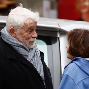 Interrogé par nos confrères du "Parisien", il explique : "C’est tout simplement une bronchite sérieuse qu’on n’arrive pas trop à maîtriser".

Jacques Weber et Macha Méril - Sorties des obsèques de Niels Arestrup à l'Église Saint-Roch à Paris. Le 10 décembre 2024
© Christophe Clovis / Bestimage