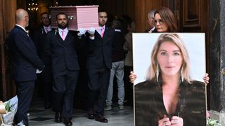 Pour le dernier voyage de Loana, le geste chargé de sens de ses "amis de l’aventure Loft Story"