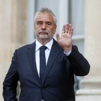 Le château de Luc Besson, situé dans un minuscule village, fait de nouveau parler de lui
