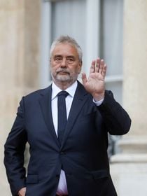 Le château de Luc Besson, situé dans un minuscule village, fait de nouveau parler de lui