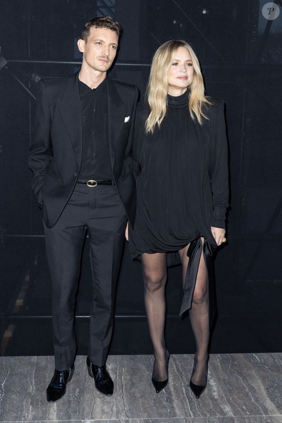 Ils sont devenus les parents d'un garçon prénommé Hiro, né en août 2023 

Niels Schneider et sa compagne Virginie Efira - Photocall du défilé Saint Laurent Womenswear Printemps/été 2024 dans le cadre de la Fashion week de Paris le 26 septembre 2023 à Paris. © Olivier Borde/Bestimage