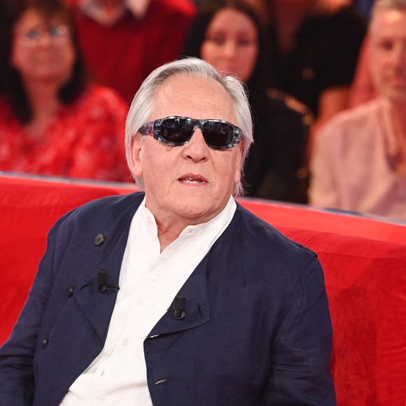 Les médecins lui ont administré beaucoup d’oxygène pour le sauver.

Exclusif - Gilbert Montagné - Enregistrement de l'émission Vivement dimanche au studio Rive Gauche , présentée par Michel Drucker . Diffusion sur France 3 le 29/03/2026. Photos prises le 18 mars 2026.
© Guillaume Gaffiot / Bestimage