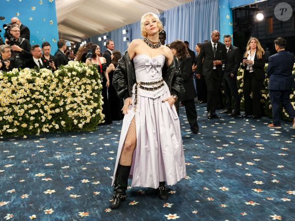 Angèle sur le tapis rouge du gala du Met 2025, le lundi 5 mai 2025 à New York. 

Photo : BFA.com / Backgrid USA / Bestimage