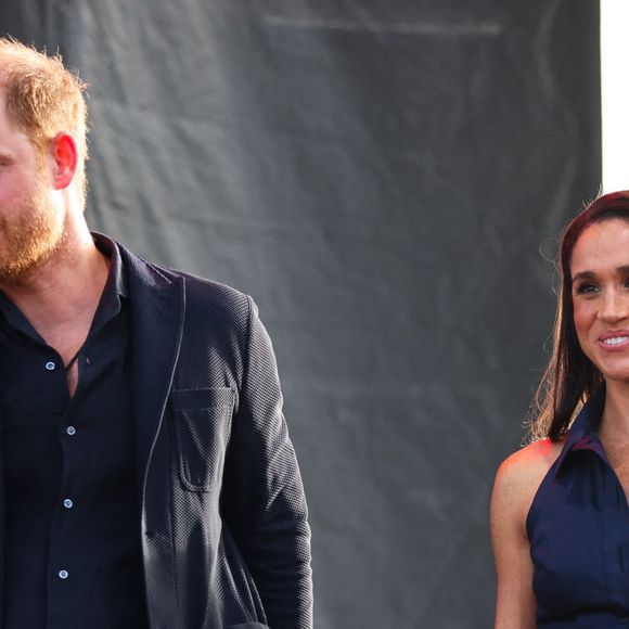 Meghan Markle, duchesse de Sussex, est montée sur scène lors du concert One805 Live qui se déroulait sur la propriété en bord de mer de l'acteur Kevin Costner à Summerland, en Californie, où Harry s'apprêtait à remettre le prix "Cœur de la communauté". © Amy Katz/ZUMA Press Wire / Bestimage