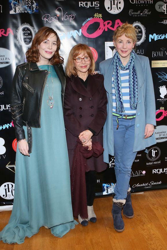 Elise Ventre/Depardieu, Elisabeth Depardieu et sa fille Julie Depardieu au photocall du défilé au profit de l'association Meghanora au Salon des Miroirs à Paris, le 20 février 2016. Crédit Cvs/Bestimage