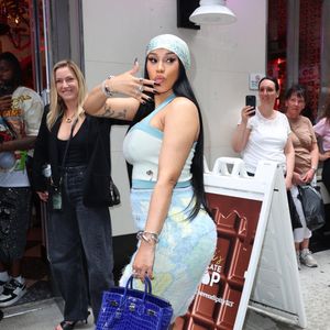 Cardi B à New-York avec son sac Birkin bleu.
© Bestimage