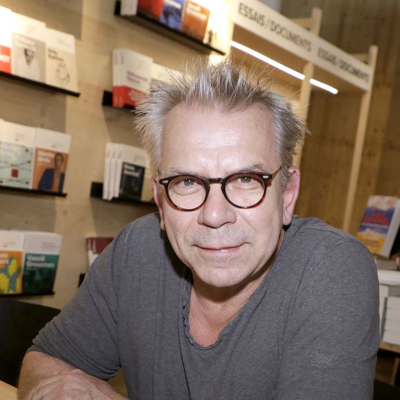 "Quelle que soit ma destination finale, j'évite les correspondances et préfère terminer à pied mes trajets, plutôt que de changer de ligne", a notamment révélé le comédien dans Le Parisien week-end

Philippe Torreton - Festival du livre de Paris 2024 le 12 avril 2024.
© Cedric Perrin / Bestimage