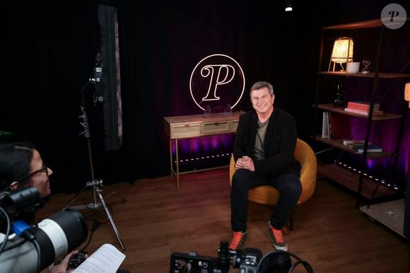 Pascal Bataille en interview pour "En privé avec", format original de Webedia © Jack Tribeca/Bestimage