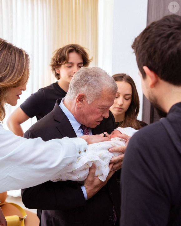 Le roi Abdallah II de Jordanie - Naissance de la princesse Iman de Jordanie, fille du prince Hussein de Jordanie et de sa femme la princesse Rajwa au Centre Médical King Hussein à Amman. Le 3 août 2024 Dana Press / Bestimage