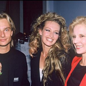 Archives - David Hallyday - Estelle Lefébure et Sylvie Vartan lors d'une défilé de mode en 1990. (AGENCE / BESTIMAGE).