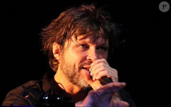 Exclusif - Bertrand Cantat (ex-membre du groupe "Noir Désir" et actuel membre du groupe "Détroit") fait une pause dans sa carrière musicale et se lance dans une tournée de lecture de textes poétiques avec deux musiciens autour de lui. Cenon, le 22 septembre 2016.
© Patrick Bernard/ Bestimage