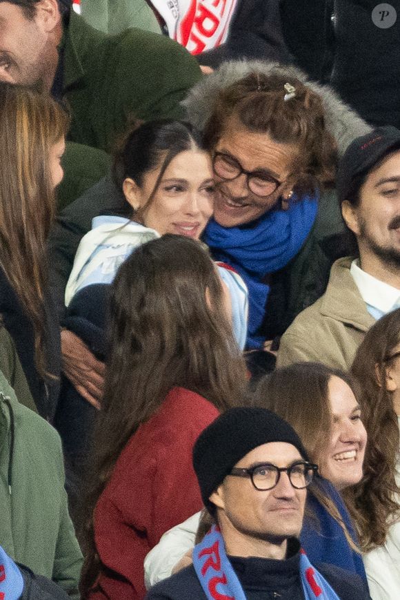 Iris Mittenaere a été réconfortée par Marie-Pierre, la maman d'Antoine Dupont

Exclusif - Iris Mittenaere, Marie-Pierre Galès, mère de A.Dupont lors du match de rugby du Tournoi des Six Nations France contre Angleterre au Stade de France à Saint-Denis le 14 mars 2026. © AGENCE / BESTIMAGE