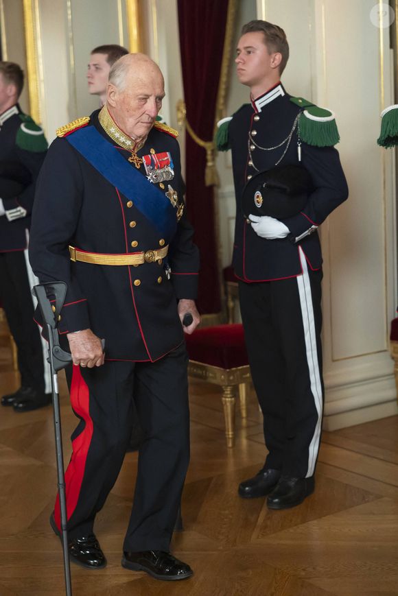 Inquiétude au sommet : une figure royale de Norvège prise en charge par ...