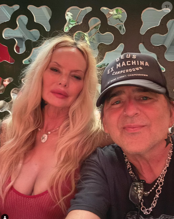 Juste avant, elle se serait disputée avec Taime Downe, comme l'a indiqué sa mère Carnell à TMZ.

Kimberly Burch sur Instagram, avec Taime Downe.