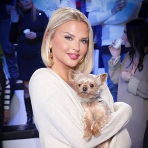 Kelly Vedovelli - Sur le plateau de l’émission TPMP (Touche Pas à Mon Poste) présentée en direct par C.Hanouna et diffusée sur C8 - Paris le 22/01/2024 - © Jack Tribeca / Bestimage