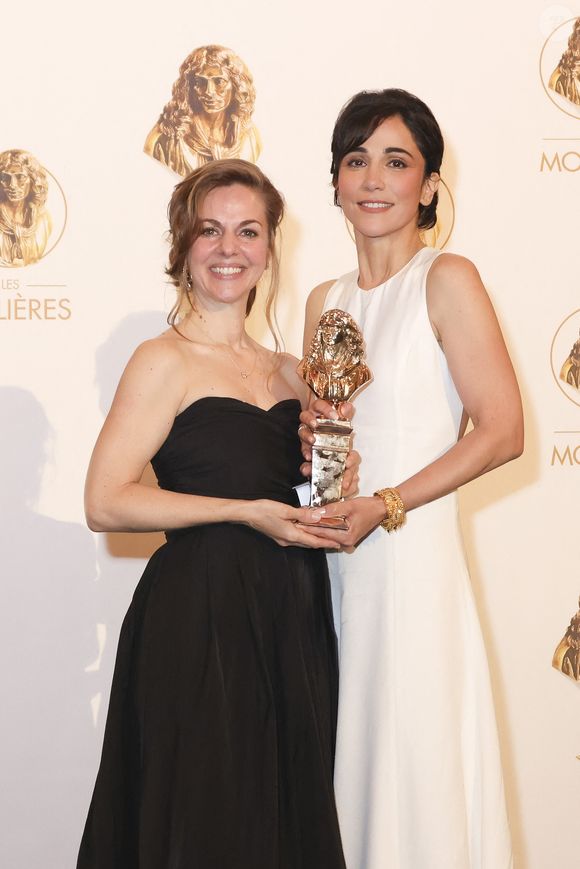 Barbara Lamballais et Karina Testa (Molière de l'auteur francophone vivant) - Photocall des lauréats de la 37ème Nuit des Molières aux Folies Bergère à Paris le 4 mai 2026.

© Jack Tribeca / Bestimage
