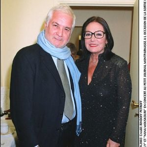 Jean-Claude Brialy et Nana Mouskoury en concert au Petit Journal - Montparnasse à l'occasion de la sortie de son album "Nana Swing" - 2003. (BERTRAND RINDOFF PETROFF / BESTIMAGE).