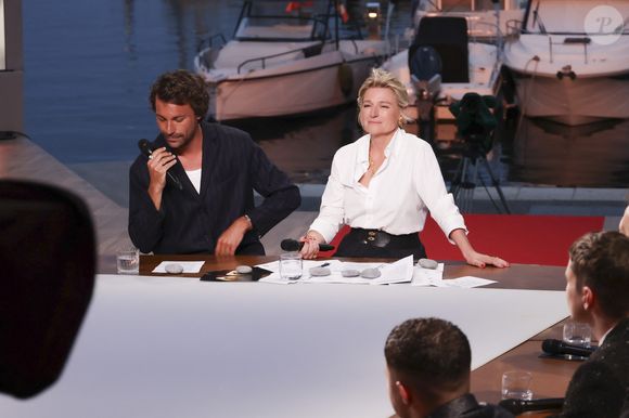 Exclusif - Bertrand Chameroy, Anne-Elisabeth Lemoine, sur le plateau de l'émission "C à vous" lors du 78ème Festival International du Film de Cannes, France, le 19 mai 2025. © Jack Tribeca/Bestimage