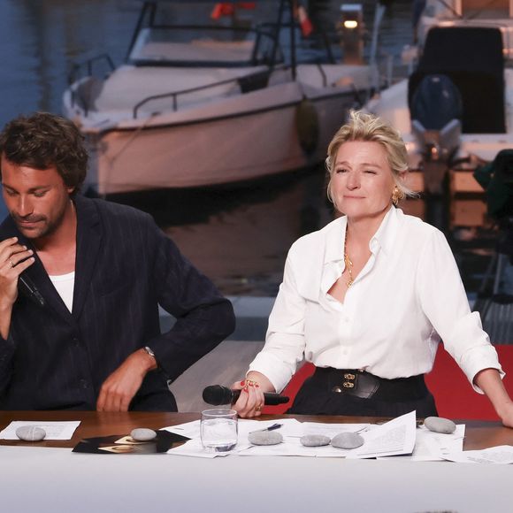 Exclusif - Bertrand Chameroy, Anne-Elisabeth Lemoine, sur le plateau de l'émission "C à vous" lors du 78ème Festival International du Film de Cannes, France, le 19 mai 2025. © Jack Tribeca/Bestimage
