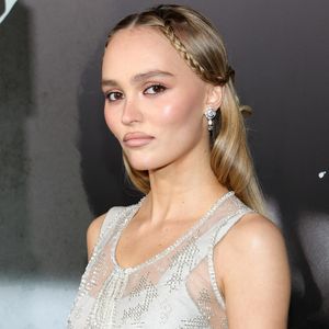 Hollywood, Californie  - Lily-Rose Depp présente à la première à Los Angeles du film « Nosferatu » de Focus Features au TCL Chinese Theatre à Hollywood. (Backgrid USA / Bestimage). 2024.